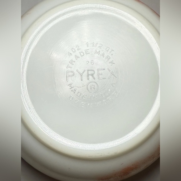PYREX Mixing Nesting Bowl 1.5 QT 402 Glass
Ovenware Red Vintage USA - Picture 5 of 5